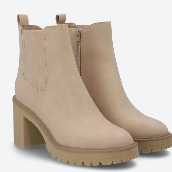 NEW DV by Dolce Vita Juliet Lug Bootie in Beige - Size 10 - Picture 1 of 13